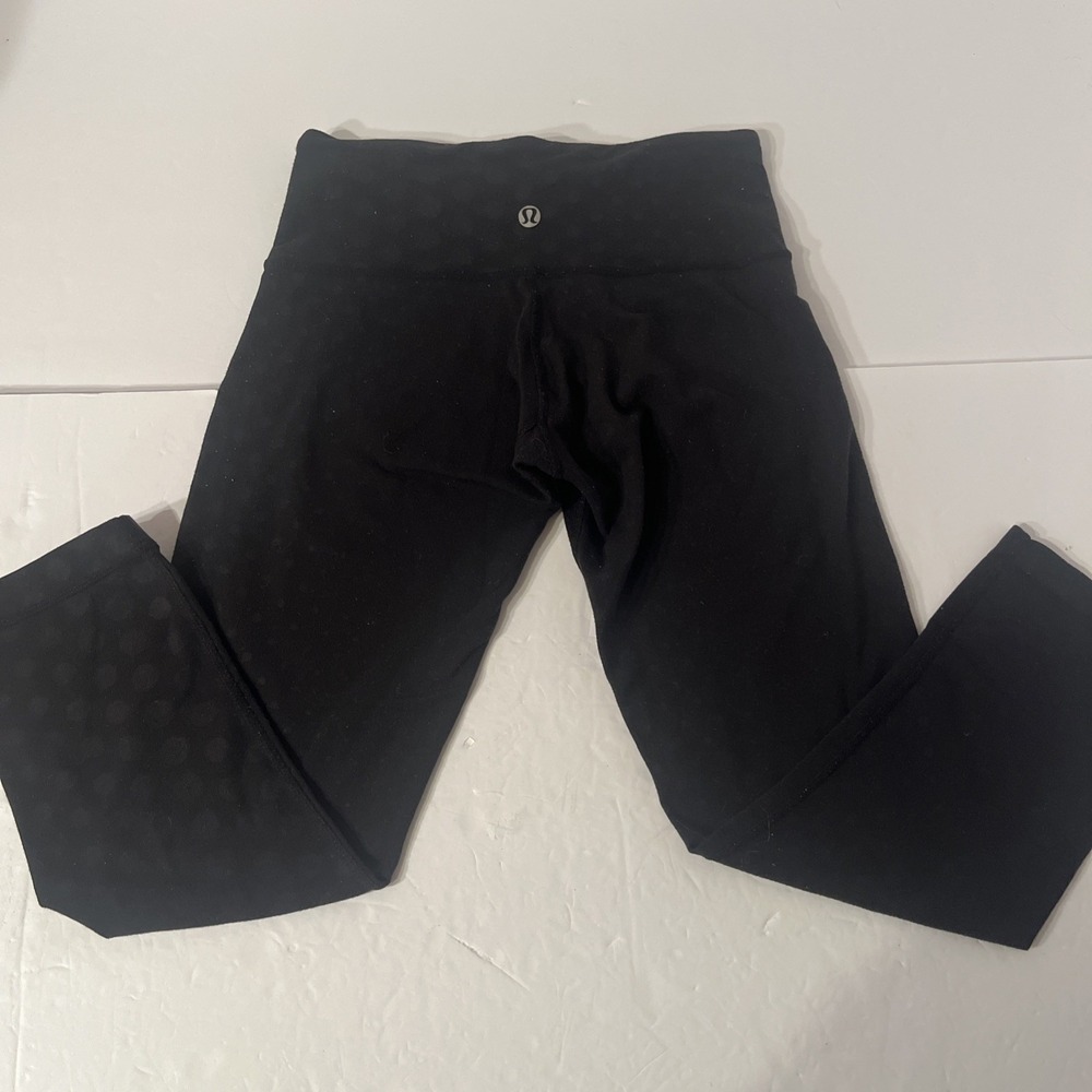 Lululemon Womens Polka Dot Black Leggings Cropped Capri Size 2 Activewear